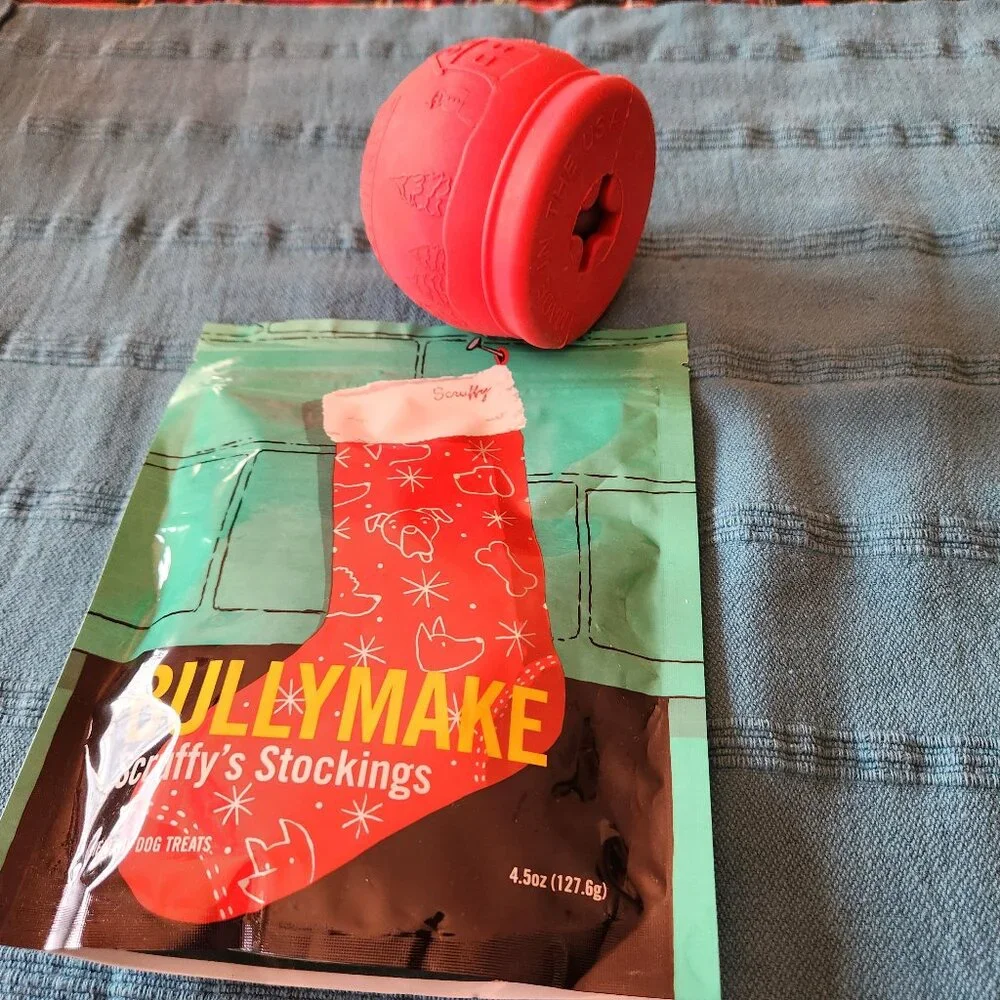 BULLYMAKE Dog Rubber Power Chew & Treat Set – Christmas Village- NEW